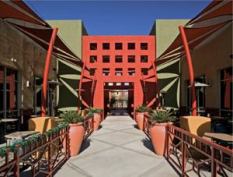 Urban elements come to suburbia in the 342-unit Shade at Desert Ridge.