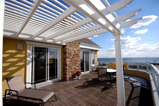 SUNNY SALES: More than 60 percent of the units at Belle Shores Condominium in Queens, N.Y., have been sold as of May 1. The developer attributes much of the success to the project’s beachfront location.