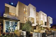 ITALIAN FLAVOR: 

The Beach Townhomes at Latitude 33 

boast individual private front courtyards for outdoor entertaining. Several of the 50 units are situated along the Venice canals.