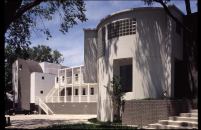 Parkwood Lofts • Location: Dallas • Developer: Parkwood Development • Architect: Ron Wommack • Built: Mid-1950s to 1960s • Renovated: 1990s • Buildings: 12 • Notable: The Parkwood Lofts comprise 12 projects completed between 1991 and 1997. All were existing properties in a two-block area of the Knox-Travis neighborhood that the architect reinterpreted. Originally all named Parkwood Lofts, the projects eventually were given separate names as they Womack were completed. The project shown is Parkwood 5.