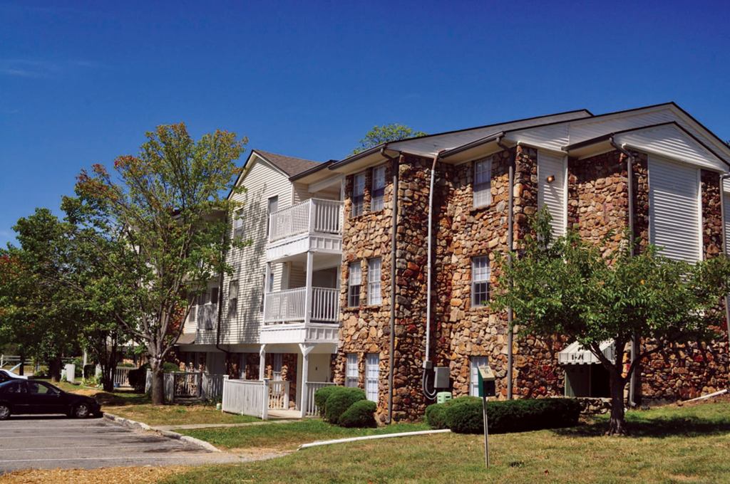 Although located in a tertiary market, the 384-unit Knobs Pointe, in New Albany, Ind., proved to be a hidden gem for Eastham Capital.