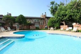 RADCO used $30 million in senior bridge debt from NXT Capital, a specialty finance firm, in purchasing Warwick West Apartments in Oklahoma City this past spring.