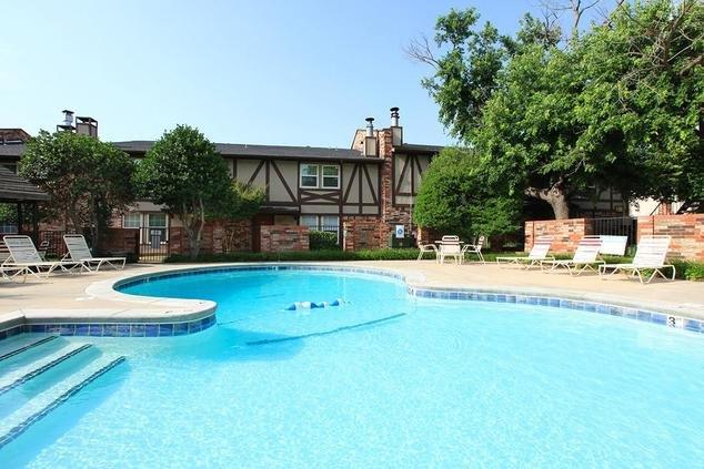 RADCO used $30 million in senior bridge debt from NXT Capital, a specialty finance firm, in purchasing Warwick West Apartments in Oklahoma City this past spring.
