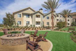 An inviting outdoor common area at Sendero Gateway Apartment Homes, a WNPM property in Rancho Mission Viejo, Calif.