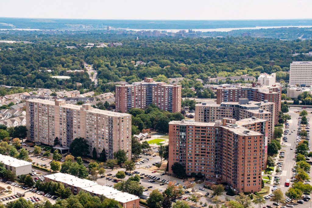CIM Group has acquired Southern Towers, a multifamily community with five high-rise apartment buildings and 2,346 units in Alexandria, Va.