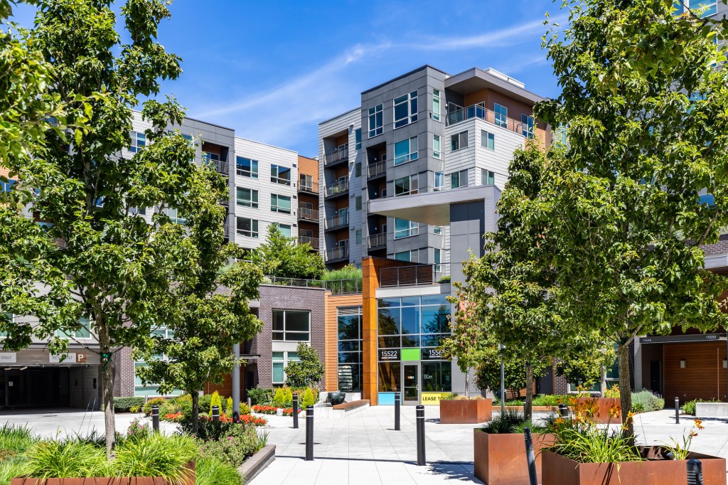 Vue 22 Apartments includes 451 units in the Bel-Red submarket, ideally positioned between downtown Bellevue and downtown Redmond, Washington.