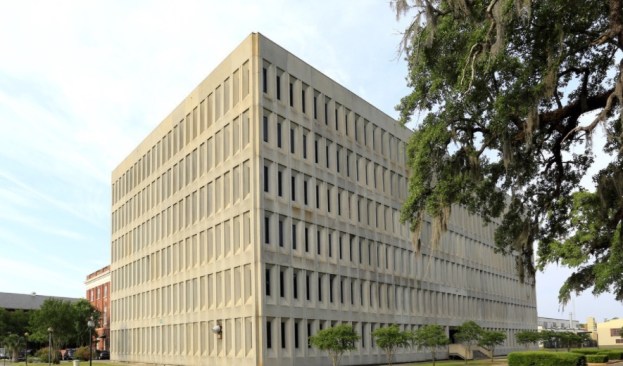 Camino Verde Group has acquired the Anchor Center in North Charleston, South Carolina. The firm has plans to refurbish the building into 118 multifamily units while adding 295 units in a new eight-story building on the site.