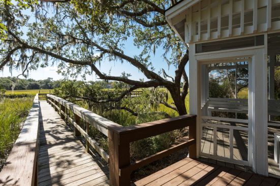 ARIUM Mount Pleasant features 240 apartments on over 23 acres alongside Shem Creek in the Charleston, South Carolina, suburb of Mount Pleasant.