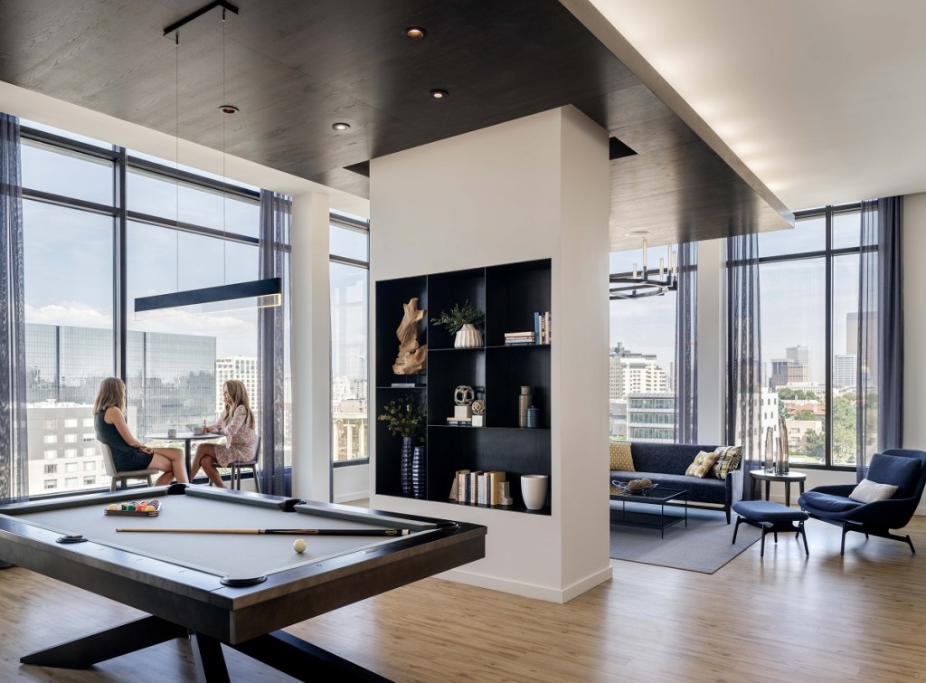 At Aspire 7th & Grant in Denver, Semple Brown Design incorporated partitions in the gathering areas and designed for timeless appeal across a wide demographic range.