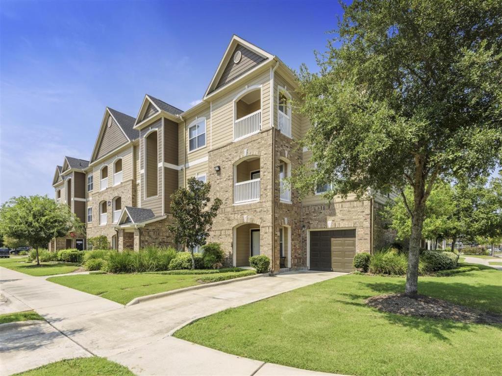 Carrington Park at Gulf Pointe in Houston includes 258 apartment units.
