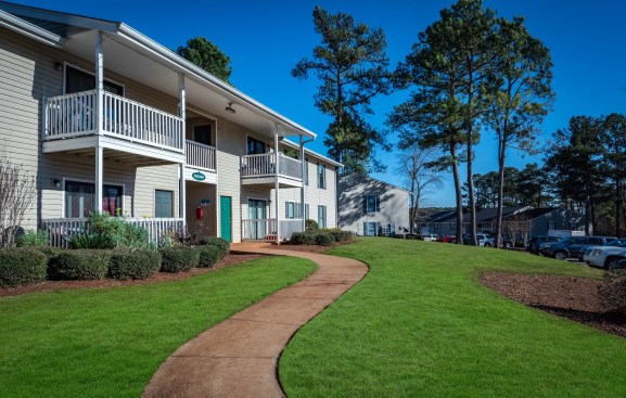 Oaks at Holcomb Bridge is a 304-unit garden-style community in the Atlanta suburb of Roswell.
