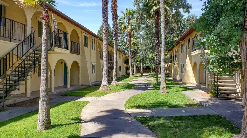 The 43-unit Sonoma Mission Apartments in Sonoma, California, is part of a 60-property portfolio acquired by Hamilton Zanze and Graham Street Realty.