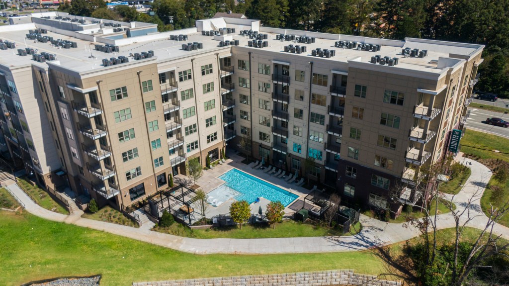 Bell Partners, on behalf of its Bell Core Fund I investors, has acquired The Elliott, a newly built 272-unit multifamily community in Chapel Hill, North Carolina. The property will be renamed Bell Chapel Hill and marks the 85th community managed by Bell Partners in its home state of North Carolina.