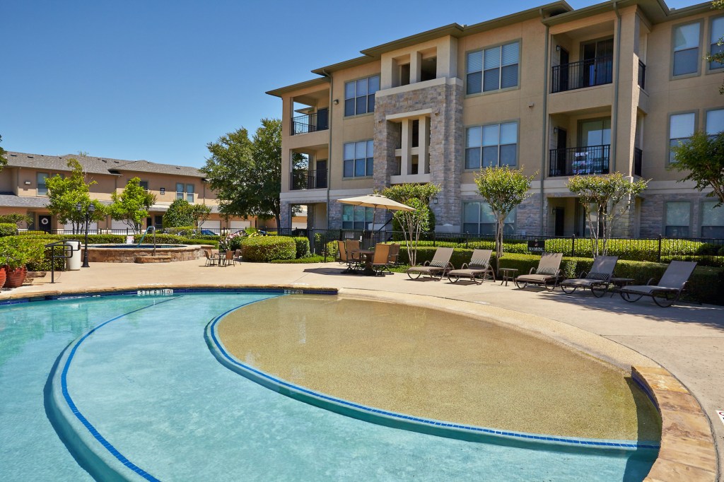 Verandas at City View is a 314-unit gated apartment and townhome community in Benbrook, Texas, 9 miles from downtown Fort Worth.
