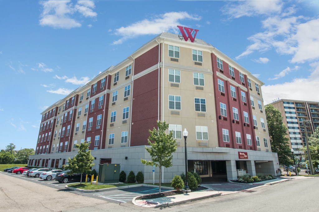 Water's Edge at Rahway in Rahway, New Jersey, is one of the 41 multifamily assets acquired through a joint venture between Harbor Group International and Cammeby's.