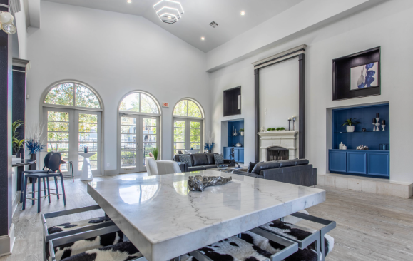 Paramount at Kingwood in Humble, Texas, features 372 one-, two-, and three-bedroom units.