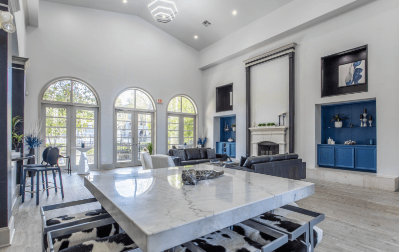 Paramount at Kingwood in Humble, Texas, features 372 one-, two-, and three-bedroom units.