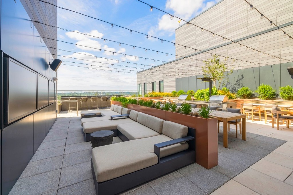 The rooftop sky lounge at the now Cortland Rosslyn.