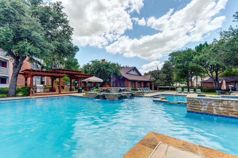 S2 Capital has acquired 14 multifamily assets in the Dallas-Fort Worth and Houston metros, including the 532-unit Lincoln Crossing in Dallas.