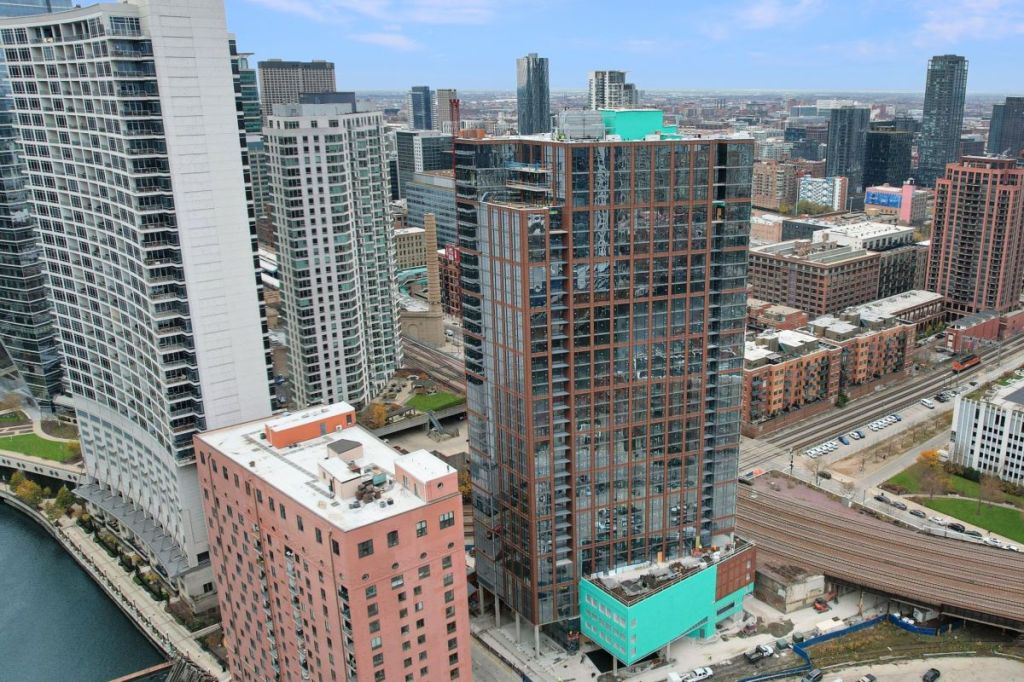 Managed by The Habitat Co., the 33-story Cassidy on Canal in Chicago offers a mix of studios, one-bedroom, two-bedroom, and penthouse residences.