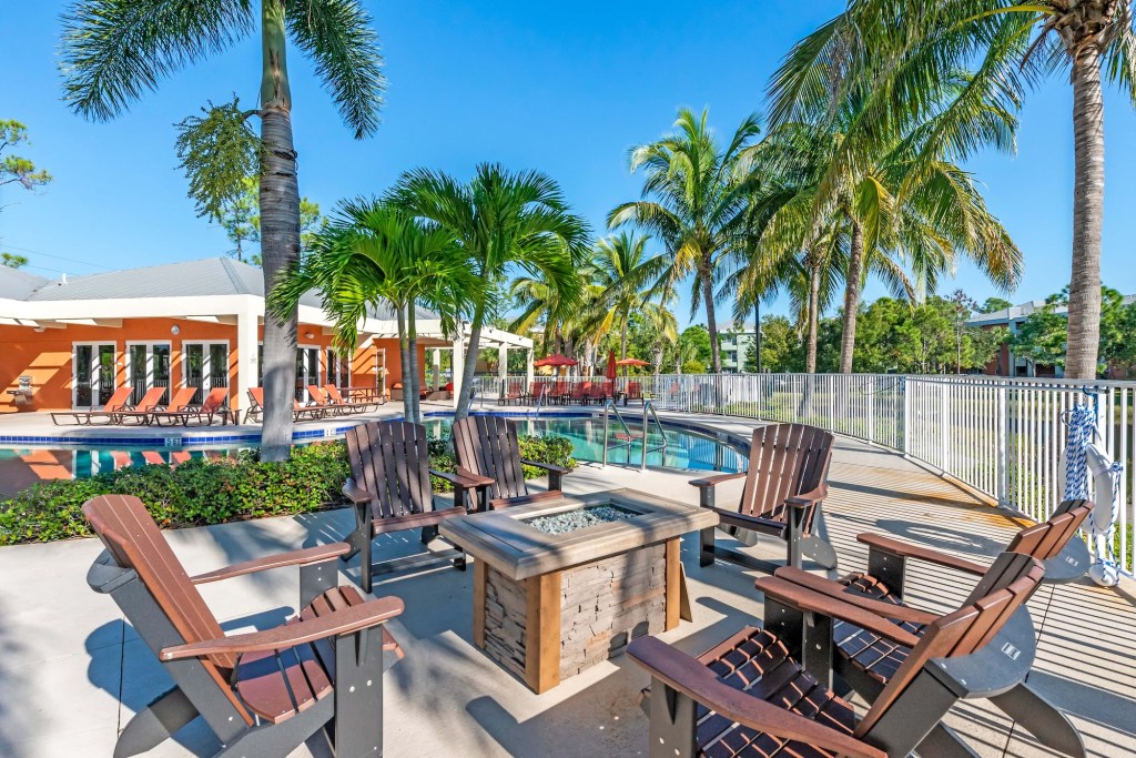 In addition to the Florida Gulf Coast University campus, Coastal Village offers students quick connectivity to shopping and recreational opportunities.