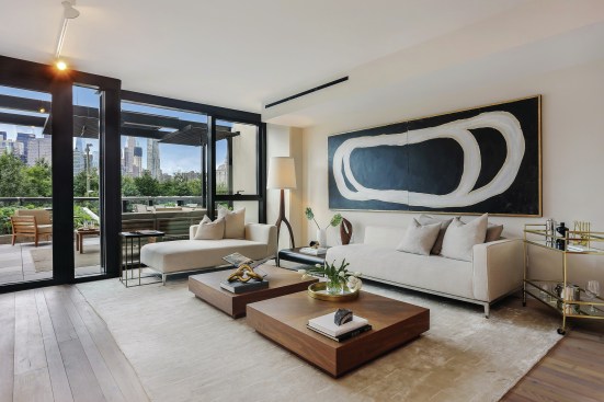 2017 Best Mixed Use—Pierhouse at Brooklyn Bridge Park, Brooklyn, N.Y.; Architect: Marvel Architects, Builder: Hudson Meridian, Developer: Toll Brothers City Living