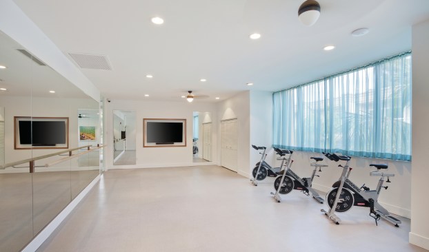 2016 MFE AwardsApartment Renovation: GrandBroadstone Coronado on the BayAlliance Residential