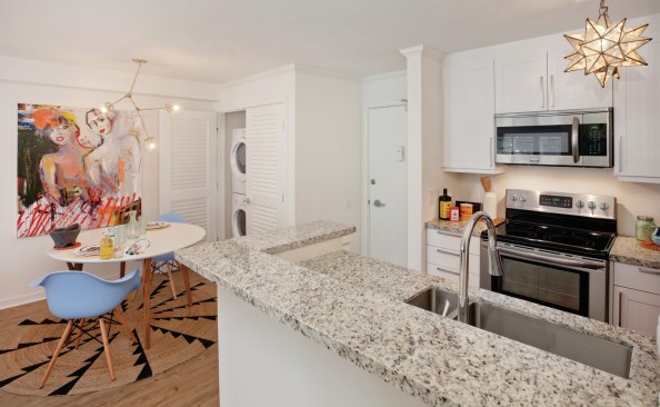 2016 MFE AwardsApartment Renovation: GrandBroadstone Coronado on the BayAlliance Residential