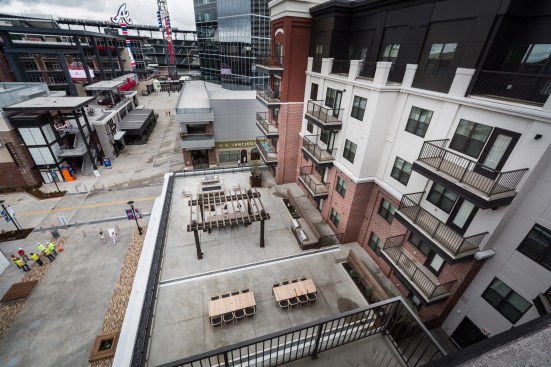 The units command high rents due in part to their proximity to restaurants, entertainment venues, and SunTrust Park.