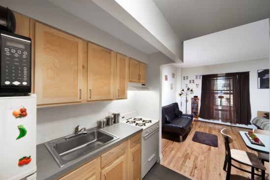 Castle Gardens, a 112,000-square-foot building with residential and social service space in New York City’s West Harlem neighborhood, is associated with the Fortune Society, a nonprofit organization working to promote successful prisoner re-entry into society. The 11-story project provides housing for formerly incarcerated and other community members who need affordable housing. It houses 50 homeless individuals in 300-square-foot studios and 13 homeless families in larger units, as well as 50 low-income families earning up to 60 percent of the area median income and one live-in superintendent. The 20,000-square-foot supportive-service space houses a large conference room, a computer lab, and several community rooms. Programs include case management and counseling, vocational and educational services, and health-related services. The $43.5 million project was financed with a variety of grants and tax credits, including $16 million in low-income housing tax credits.