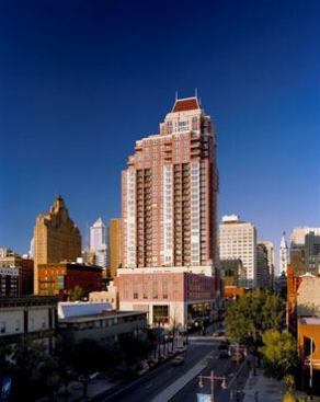 Developer: Dranoff PropertiesArchitect: Bower Lewis Thrower ArchitectsBuilder: L.F. Driscoll Co.; Intech ConstructionNo. of Units163Unit Mix: One-, two-, three-bedroom, and penthouse condosPrices: $500,000 to $4 million
