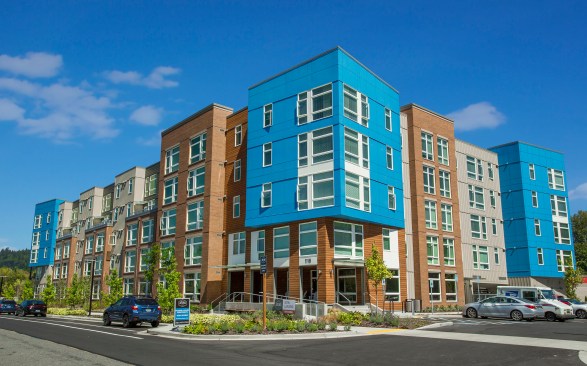The purchase of the 343-unit Atlas in Issaquah, Wash., on the outskirts of Seattle, highlights Kennedy Wilsonâs suburban push.