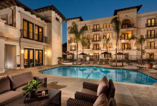 Avanti addresses the demographic it was designed for with a community center that enhances social interaction through fitness facilities and a pool. The Los Angeles development, comprising 72 first-floor condos, is particularly attractive to downsizing baby boomers whose priorities are luxury and security.