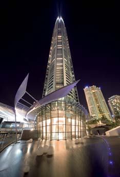 Q1 stacks two buildings to maximize views.