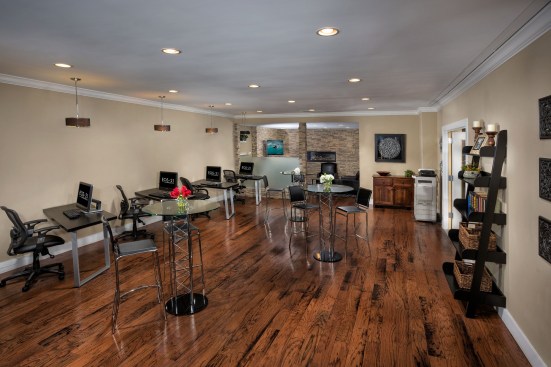 An e-lounge, one of many cross-generation amenities at EOS-21 Apartments, a ROSS community in Alexandria, Va.