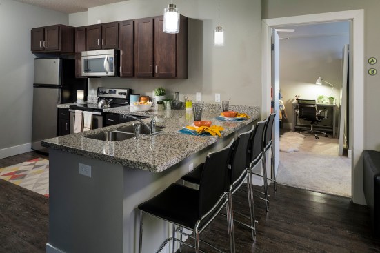 Residents of Fountain Residential's Metro Park East in&nbsp;Minneapolis are provided with a fully equipped kitchen.&nbsp;