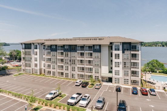 Developed by Arnold Companies, the Residence at Old Hickory Lake in a suburb of Nashville features an eat/boat/live concept to promote the community’s location on the banks of Old Hickory Lake with neighboring marinas and a popular restaurant.