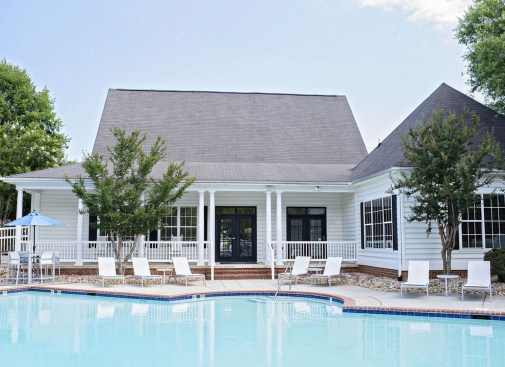 Castle Lanterra Properties acquired Overlook at Stonemill, a 216-unit garden-style community in Lynchburg, Virginia, in 2019.
