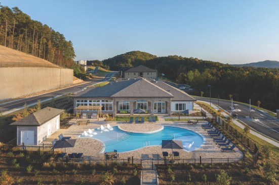Prose Cartersville in Cartersville, Georgia, features amenities that include a resort-style pool, a fitness center, co-working spaces, and a dog park.