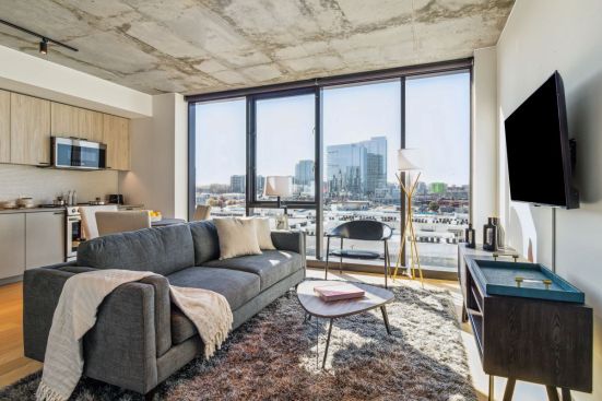 Available for one night or more than 30, this fully furnished ShortStay by Greystar industrial-inspired apartment is set in bustling Nashville, Tennessee.