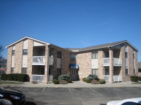 COURTING FAVOR: The 38-unit Central Court Apartments, listed for sale in Detroit’s Garden City submarket, encompasses 27,620 feet on three-quarters of an acre.