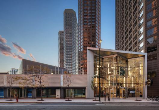 AT YOUR SERVICE: Shopping, transit, and new community spaces help Presidential Towers, managed by Waterton Residential, attract young renters in Chicago’s West Loop.


