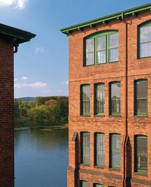 The Watch Factory enjoys an ideal locale in downtown Waltham, Mass., home of Brandeis University and easy accessibility to professionals working at high-tech companies 

along the Rt. 128 corridor or in Boston, 11 miles away.