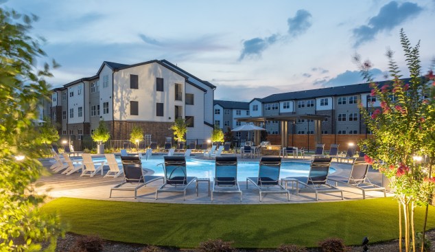 From developer Alliance Residential, Prose District West provides attainable housing with a wealth of amenities, including a pool, a dog park, and EV charging, in Richmond, Texas.